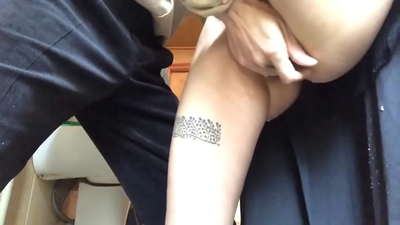 Squirt in der Schultoilette, ein echter Schaumorgasmus - mein Lehrer tat sein Bestes