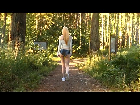 ❤️ Schöne Frau bewegt sich langsam, nicht nackt Video ❌ Sex video bei uns de.nastypornpics-com.ru ❌❤